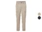 Beige cargo broek met steekzakken.