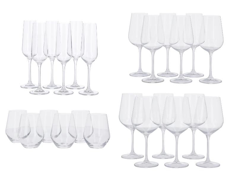 Set van diverse wijn- en champagneglazen