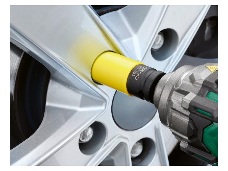 Een impactmoer met een 19 mm dop, gebruikt om een wielmoer los te draaien.