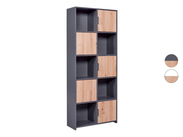 Wandkast met houten en grijze deuren.