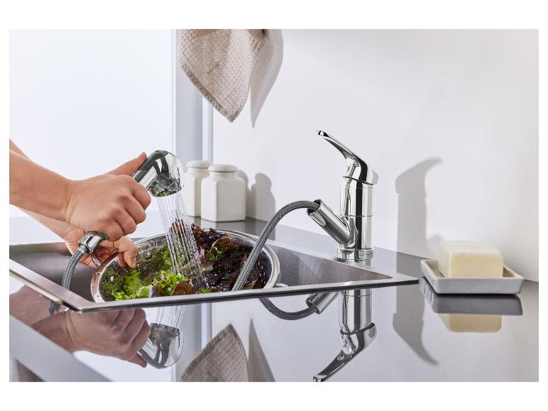 Keukenkraan met uittrekbare douchekop, sla wassen.