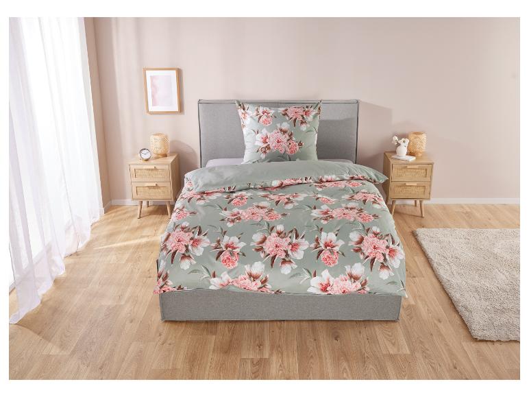 Beddengoedset met bloemenprint in lichtgrijs.