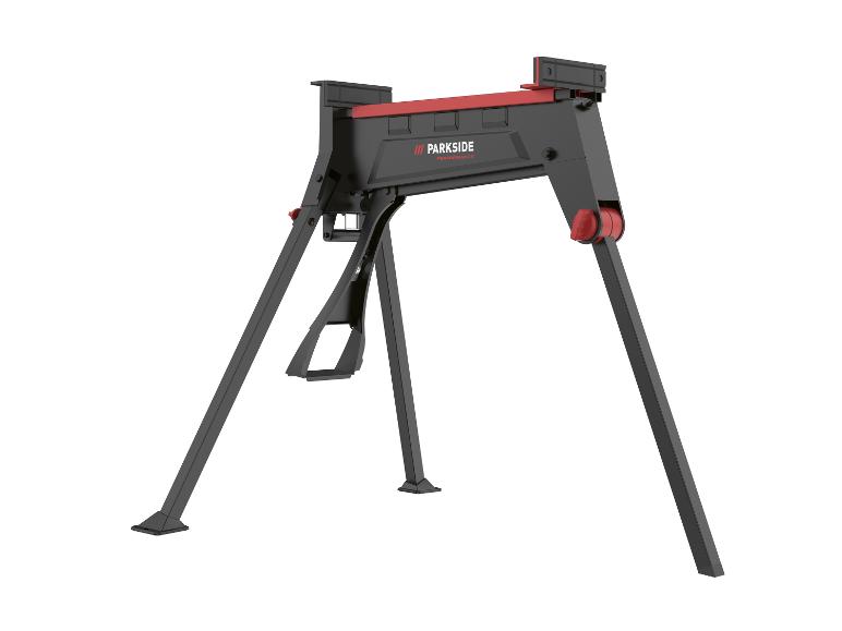 Een zwart en rood opvouwbaar werkstatief met schuine poten en een stabiele basis.