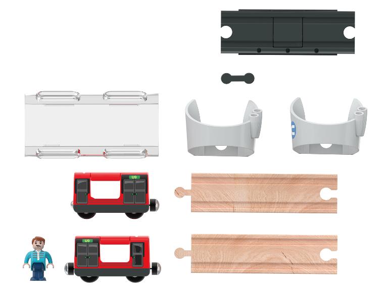 Speelgoedset met trein, houten rails, figuren en accessoires.