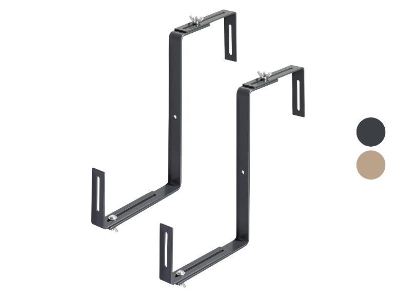 Twee zwarte balkonhaken voor bloembakken, met vleugelschroeven.