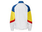 Witte windjack met blauwe, gele en rode details.