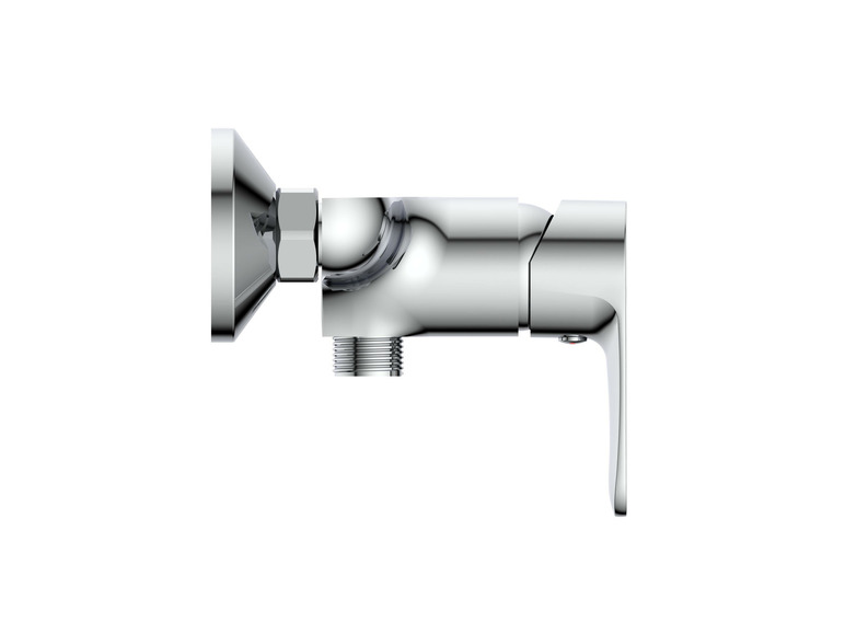 Een chromen douchekraan met een wandbevestiging.