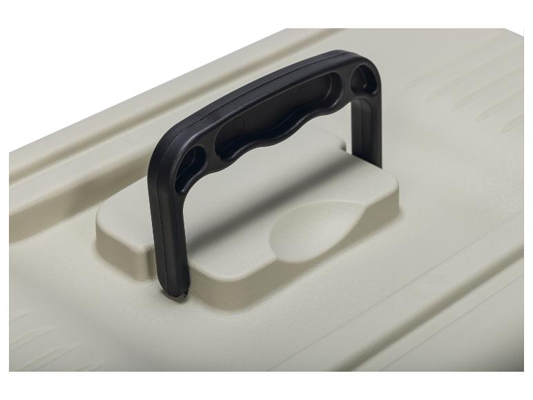 Zwart plastic handvat op een getextureerd beige plastic oppervlak.