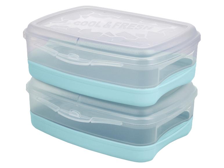 Twee gestapelde blauwe en transparante voedselcontainers met de tekst 'COOL & FRESH'.