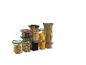 Transparante voedselcontainers met pasta, noten, koffie en koekjes.