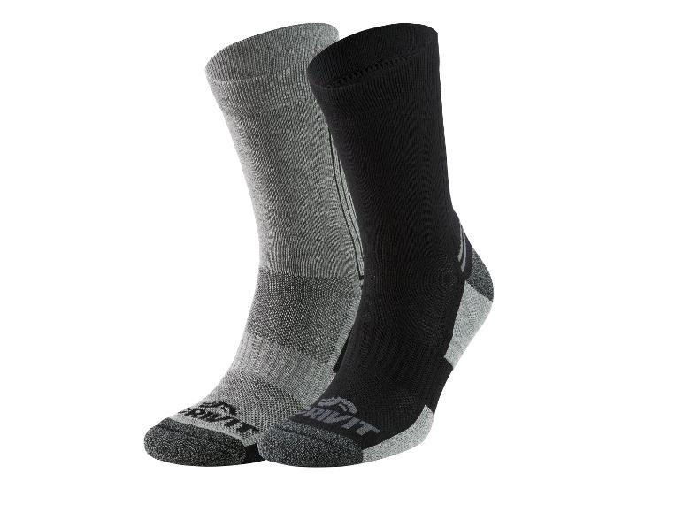 Twee sportsokken, één grijs en één zwart, met contrasterende details.