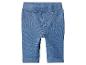 Blauwe babyjeans met elastische tailleband en neppe zakken.