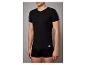 Man in zwart V-hals T-shirt en boxershorts