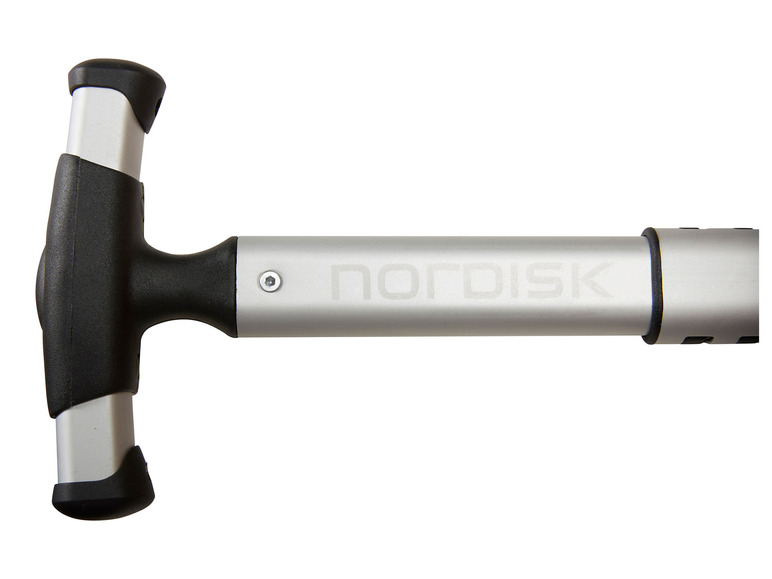 Een zilveren telescopische handgreep van een Nordisk-koffer.