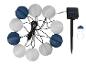 Slinger met blauwe en witte lampionnen op zonne-energie.