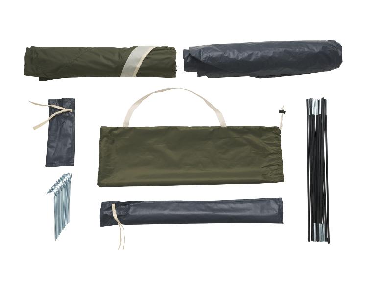 Kampeeruitrusting: opgevouwen tent, haringen en stokken.