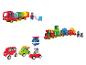 Een speelgoedtrein met cijfers, een vrachtwagen met groenten en verschillende voertuigen.