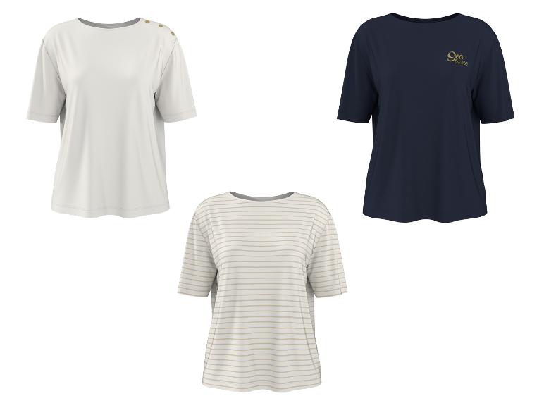 Drie dames tops met korte mouwen: wit met schouderknopen, marineblauw met 'Sea la vie' tekst en gestreept.