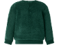 Achterkant van een groene fleece kindertrui met knopen in de nek