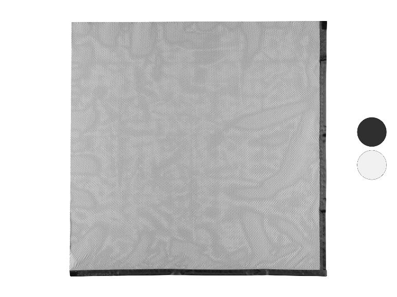 Vierkante gaasstof met zwarte randen en kleurstalen