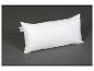 Rechthoekig wit kussen op een donkergrijze achtergrond.