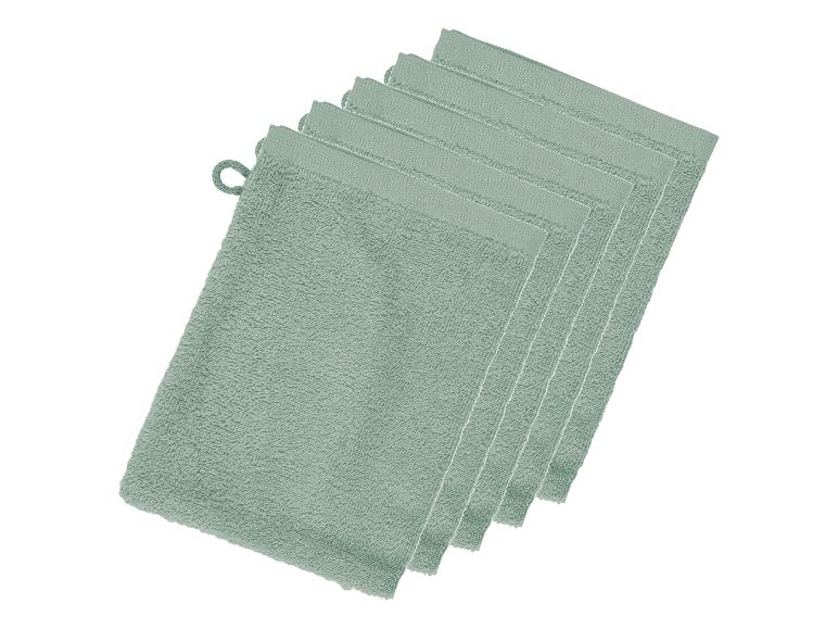 Stapel badhandschoenen van badstof in grijsgroene kleur.