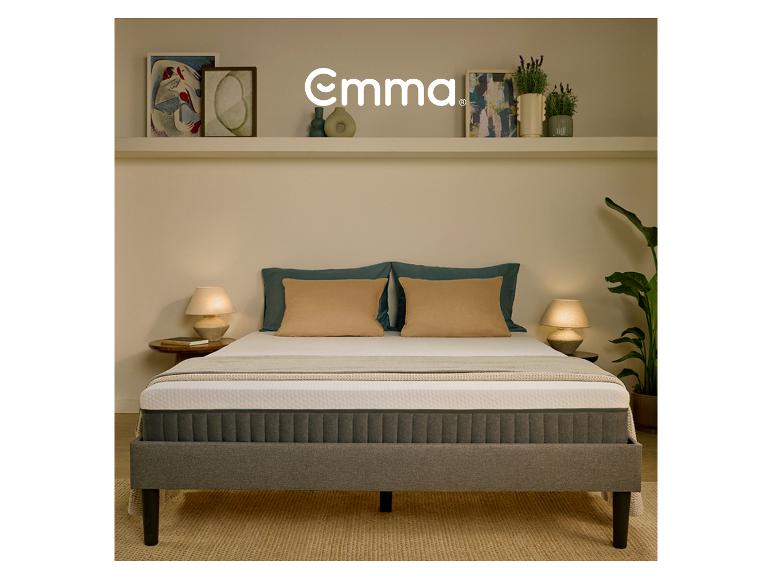 Emma Original Lite matras op een tweepersoonsbed in een gezellige slaapkamer.