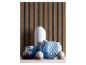 Assortiment decoratieve vazen in diverse vormen, maten en blauwe en witte kleuren.