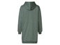 Een groene hoodie-jurk met lange mouwen