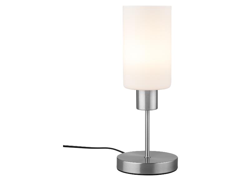 Moderne tafellamp met matglas en geborsteld metaal.