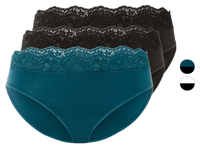 Drie paar damesondergoed met kant, twee zwarte en één turquoise.