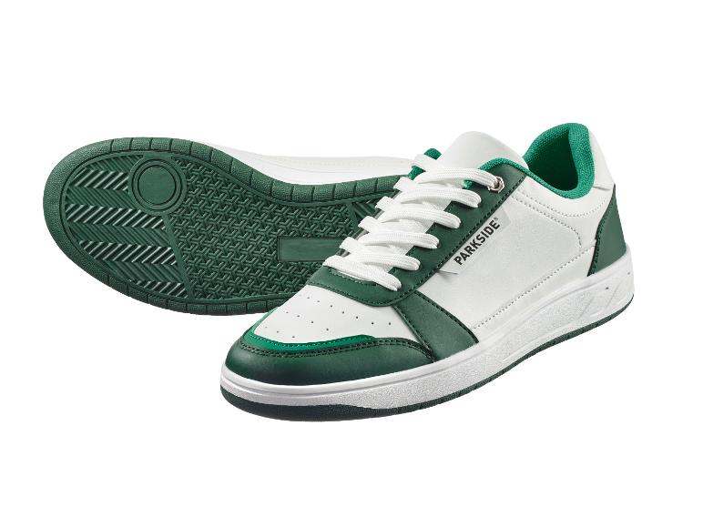 Witte en groene PARKSIDE sneakers met groene zool op een witte achtergrond