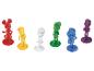 Zes kleurrijke speelfiguren voor een bordspel.