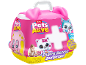 Roze speelgoed transportbox voor puppyredding met pluche puppy