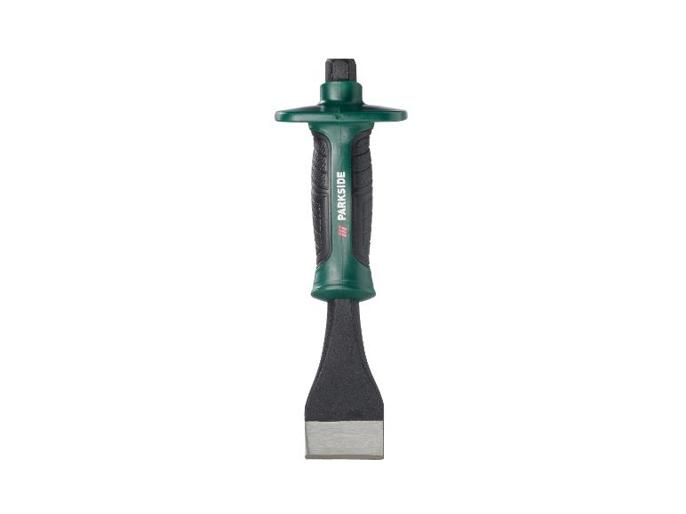 Steenbeitel met groen-zwart handvat en metalen blad