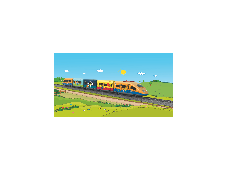 Speelgoedtrein met kleurrijke wagons met tekenfilmdieren, rijdend door een groen landschap.