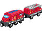 Rode speelgoed brandweertrein met twee wagons, één met ladder, op een witte achtergrond.