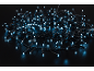 Blauwe LED-kerstverlichting op een donkere achtergrond