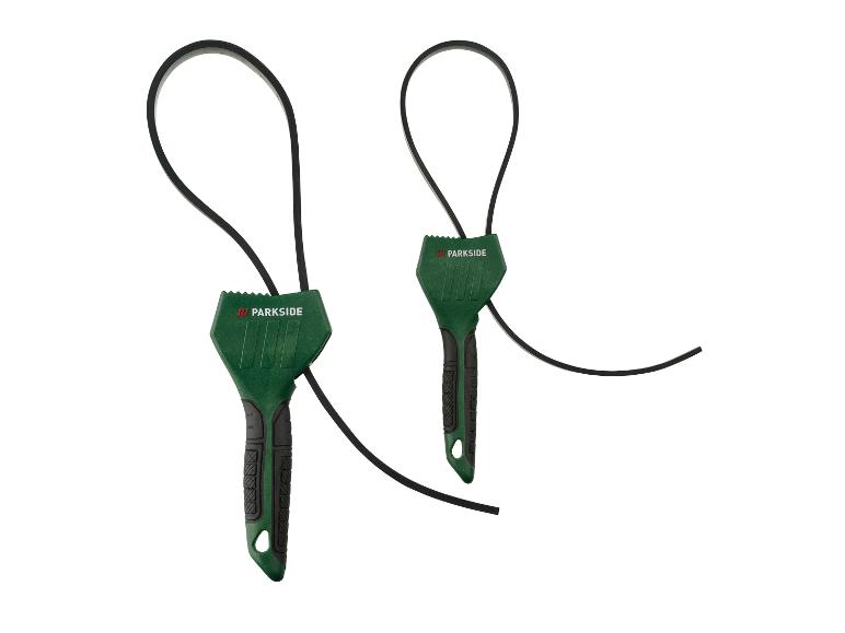 Twee groene Parkside bandmoersleutels op een witte achtergrond.