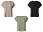 Drie dames T-shirts in beige, zwart en groen met korte mouwen.