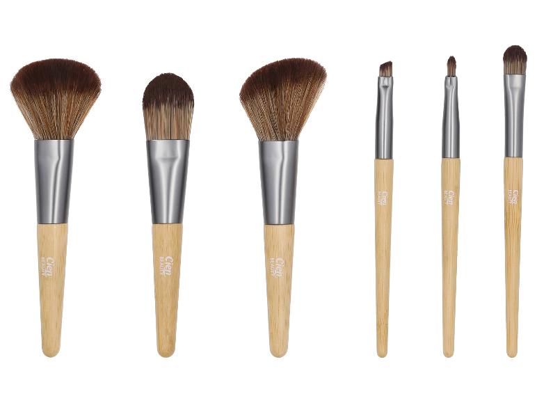 Set van zeven Cien Beauty make-upkwasten met houten handvatten en metalen hulzen.