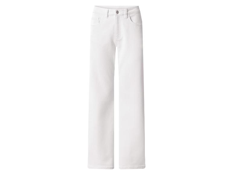 Witte jeans met rechte pijpen.