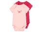 Twee baby rompers, roze en rood, met een krab print.