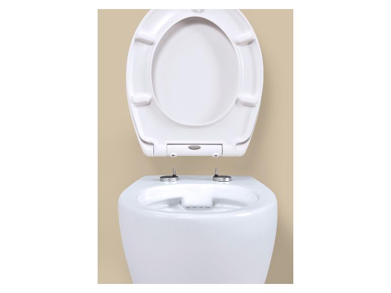 Wit toilet met open zitting op een beige achtergrond