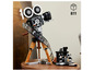 Een LEGO model van een filmcamera met Mickey Mouse figuren.