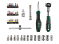Een uitgebreide set handgereedschap inclusief schroevendraaiers, een ratel en diverse bits en doppen.