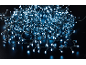 Blauwe LED-kerstverlichting op donkere achtergrond