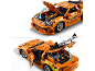 Oranje speelgoedauto met open motorkap en kofferbak, toont motor en interieur.