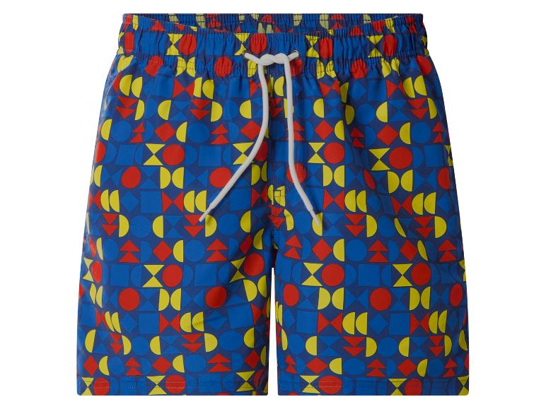 Blauwe zwemshort met een kleurrijk geometrisch patroon van rode, gele en blauwe vormen.