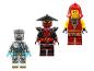 Drie LEGO Ninjago minifiguren: een zilveren ninja, een rode ninja met hoed en een rode vrouwelijke ninja.